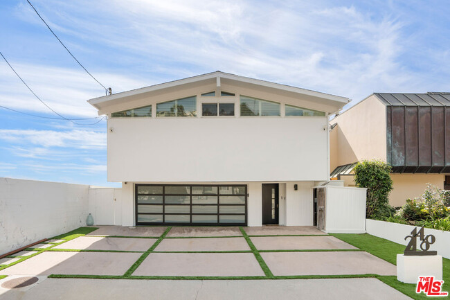 21460 Pacific Coast Hwy in Malibu, CA - Foto de edificio - Building Photo