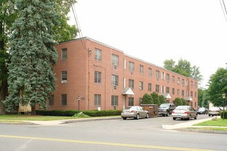 366 Park Road Apartments in West Hartford, CT - Building Photo - Building Photo