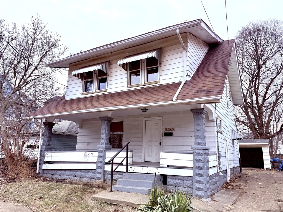 2705 2nd St NW in Canton, OH - Building Photo