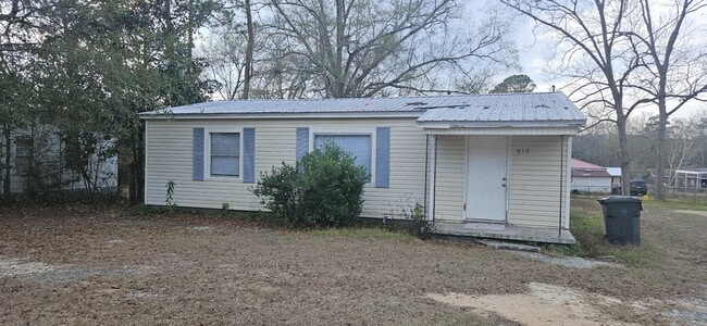 property at 816 Meridian St