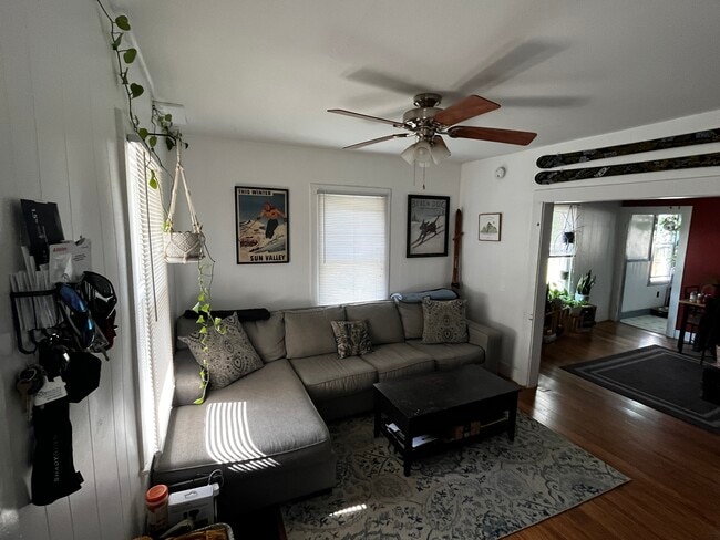 83 Hayward St, Unit 83 in Burlington, VT - Foto de edificio - Building Photo