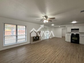 7403 Castle Crown Dr in San Antonio, TX - Foto de edificio - Building Photo