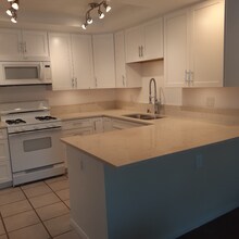 9885 Caspi Gardens Dr in Santee, CA - Foto de edificio - Building Photo