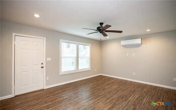 2003 Woodlawn St in Victoria, TX - Building Photo - Building Photo