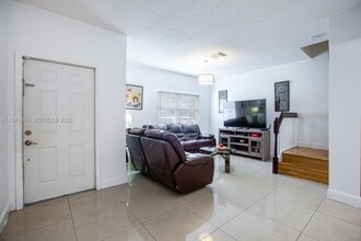 16618 NW 73rd Ave in Miami Lakes, FL - Building Photo - Building Photo
