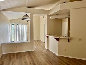 730 Forest View Common in Brentwood, CA - Building Photo - Building Photo