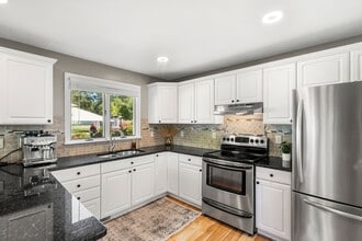 14 Saint Marys Rd in Burlington, MA - Building Photo - Building Photo