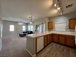 10155 Cedar Key Ave in Las Vegas, NV - Foto de edificio - Building Photo
