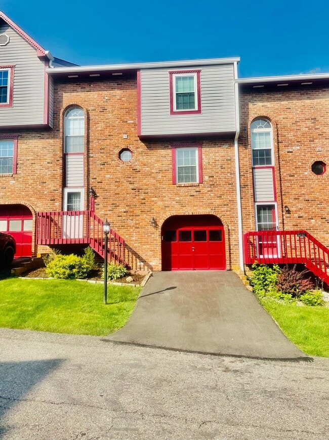 2104 Timberglen Dr in Imperial, PA - Building Photo - Building Photo