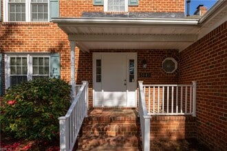 1045 Backwoods Rd in Virginia Beach, VA - Building Photo - Building Photo
