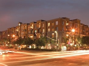 City Lights on Fig in Los Angeles, CA - Foto de edificio - Building Photo
