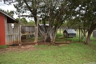328 Kinsey Ln in Medina, TX - Building Photo - Building Photo
