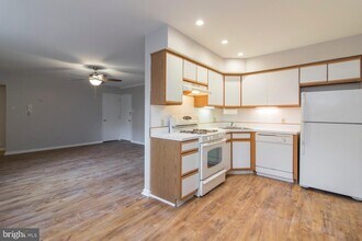 383 Lakeside Rd-Unit -104 in Ardmore, PA - Building Photo - Building Photo