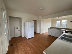 9710 Chester Rd in Chester, VA - Foto de edificio - Building Photo