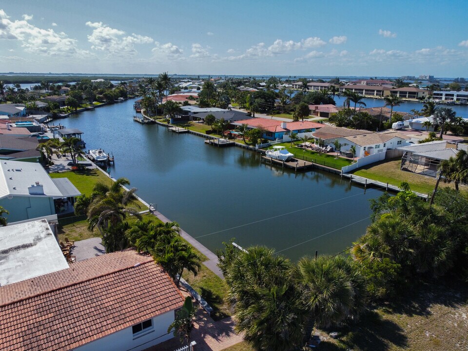 107 Jamaica Dr in Cocoa Beach, FL - Building Photo