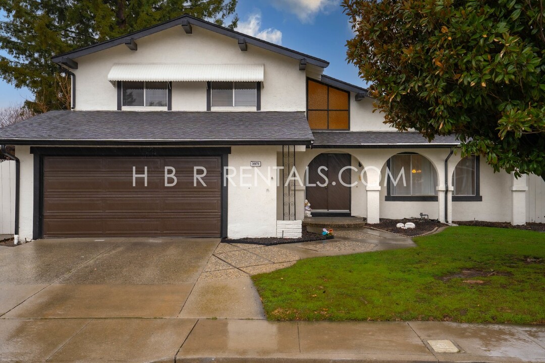 3971 Churchill Dr in Pleasanton, CA - Building Photo