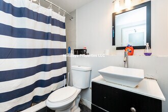 78 Forest St, Unit 1 in Boston, MA - Foto de edificio - Building Photo