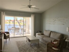 7800 Emerald Cir in Naples, FL - Foto de edificio - Building Photo