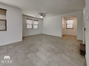 14238 W Hackamore Dr., Unit 602 in Surprise, AZ - Foto de edificio - Building Photo