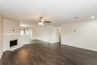 6019 Guilia Dr in Grand Prairie, TX - Foto de edificio - Building Photo