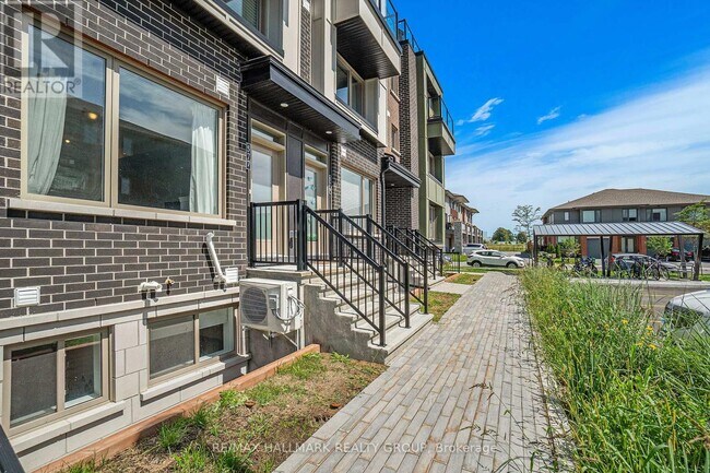 577 Takamose Private in Ottawa, ON - Building Photo - Building Photo