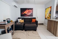 7901 SW 64th Ave, Unit 6 in South Miami, FL - Foto de edificio - Building Photo