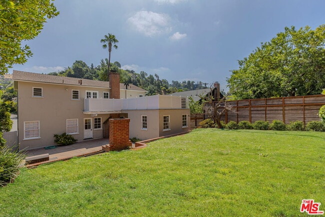 property at 2547 Canyon Dr