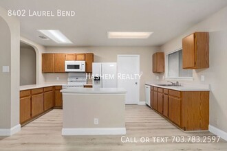 8402 Laurel Bend in San Antonio, TX - Building Photo - Building Photo
