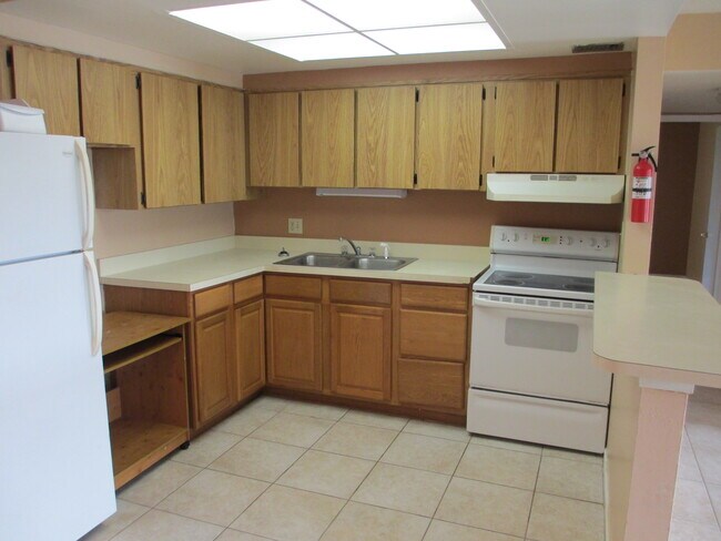 800 N Fiske Blvd in Cocoa, FL - Foto de edificio - Building Photo