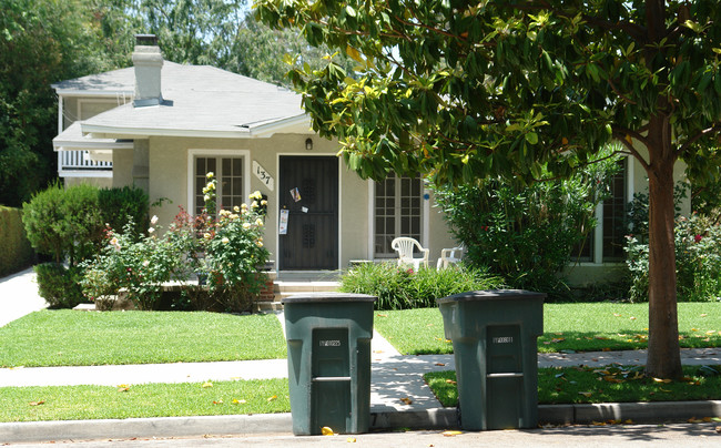 137 Greenwood Ave in Pasadena, CA - Building Photo - Building Photo