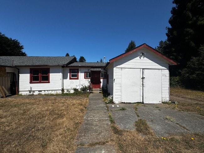 3956 V St in Eureka, CA - Building Photo - Building Photo