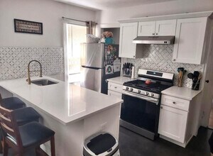 25 Villa Ave, Unit 1 in Cranston, RI - Building Photo - Building Photo