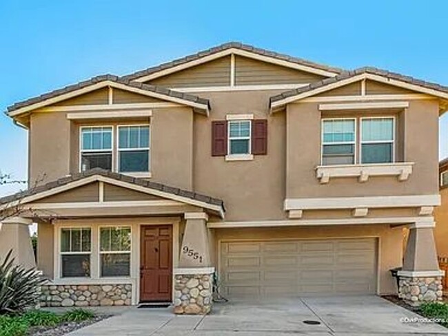 9551 Milden St in La Mesa, CA - Foto de edificio - Building Photo