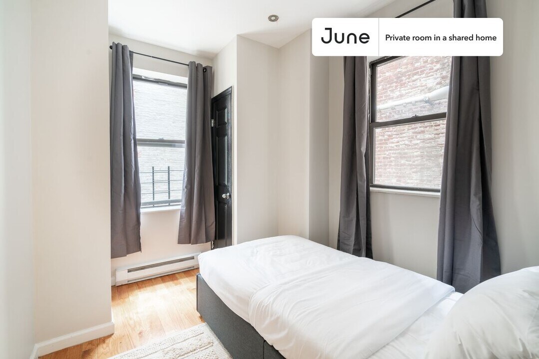 Private bedroom in 4 bed/2 bath Home in New York, NY - Building Photo