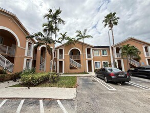 7070 NW 177th St in Hialeah, FL - Building Photo - Building Photo