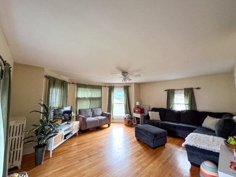 16 Jefferson St in Westfield, MA - Building Photo