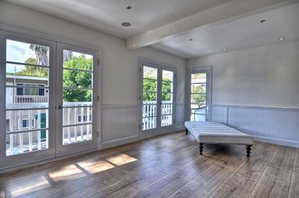 377 Mermaid St in Laguna Beach, CA - Building Photo - Interior Photo