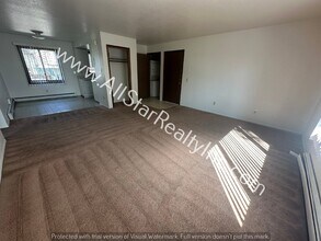133 N Flower St in Anchorage, AK - Building Photo - Building Photo