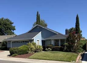 1671 Northfield Dr in Yuba City, CA - Building Photo