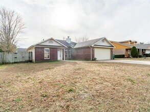 2802 W Sunset Dr in Rogers, AR - Building Photo - Building Photo