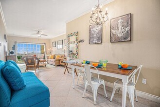 7000 Seawall Blvd, Unit 1011 in Galveston, TX - Foto de edificio - Building Photo