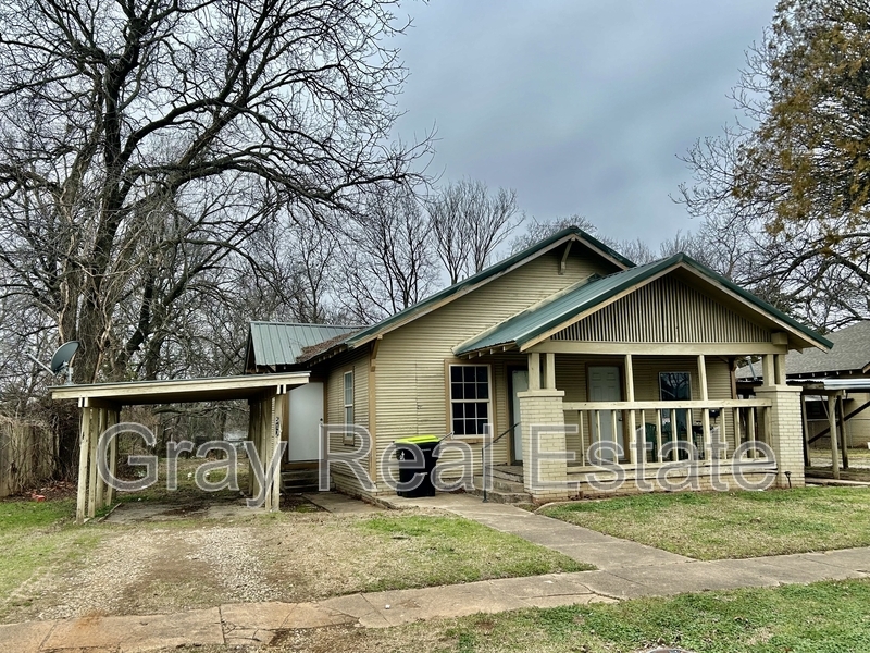 517 N Francis Ave in Ada, OK - Building Photo