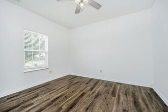 6563 Enclave Blvd in Greenwood, IN - Building Photo - Building Photo