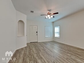 1746 Cloister Dr in Crosby, TX - Foto de edificio - Building Photo