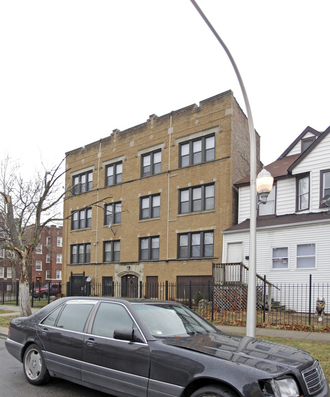 2446 E 74th Pl in Chicago, IL - Building Photo - Building Photo