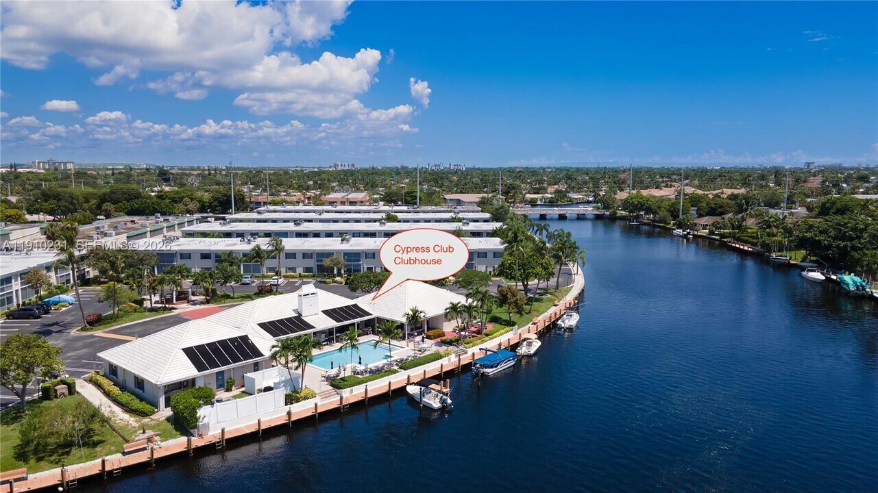 180 Cypress Club Dr in Pompano Beach, FL - Building Photo