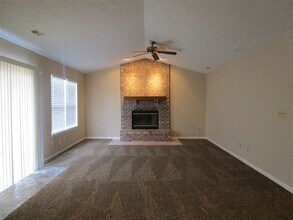 656 N Shore Blvd in Franklin, IN - Building Photo - Building Photo