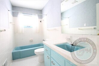 8605 Pratt St in Omaha, NE - Building Photo - Building Photo