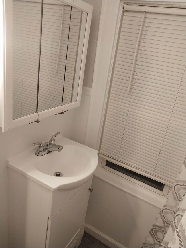 30 Sailly ave, Unit APT C in Plattsburgh, NY - Building Photo - Building Photo