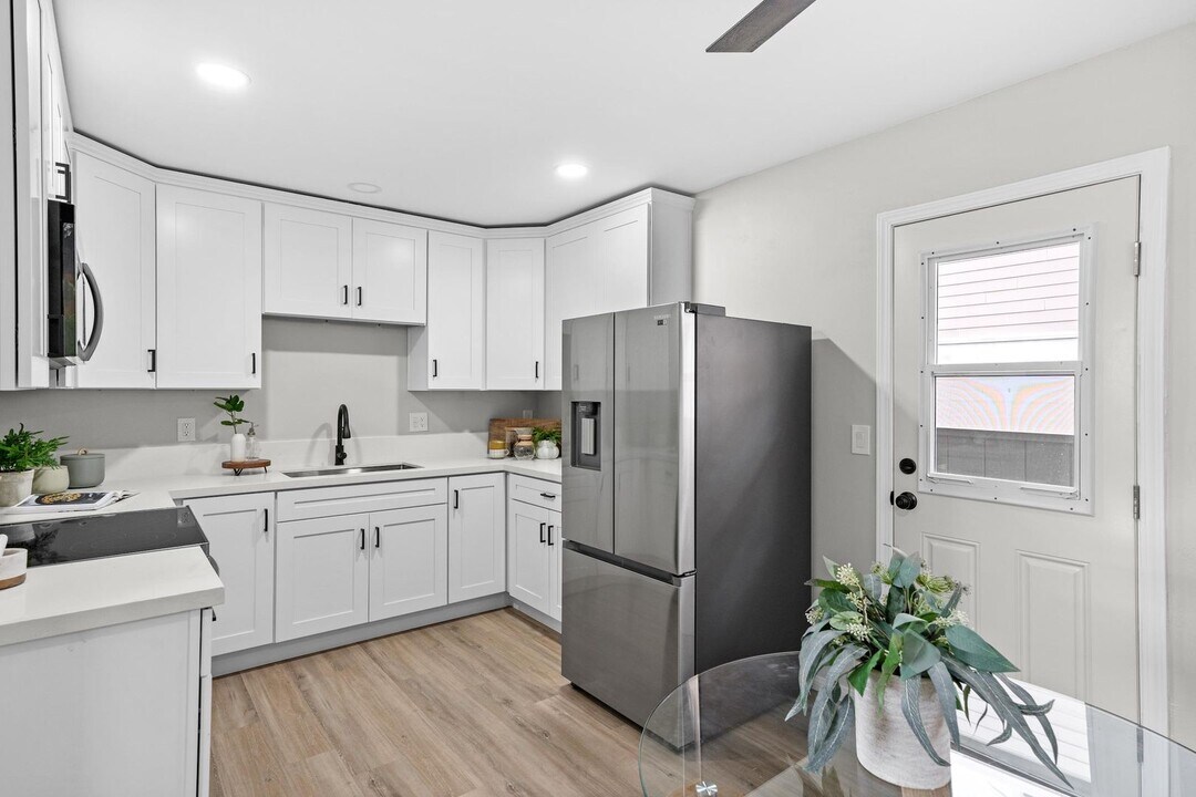 5922 Lauretta St in San Diego, CA - Building Photo